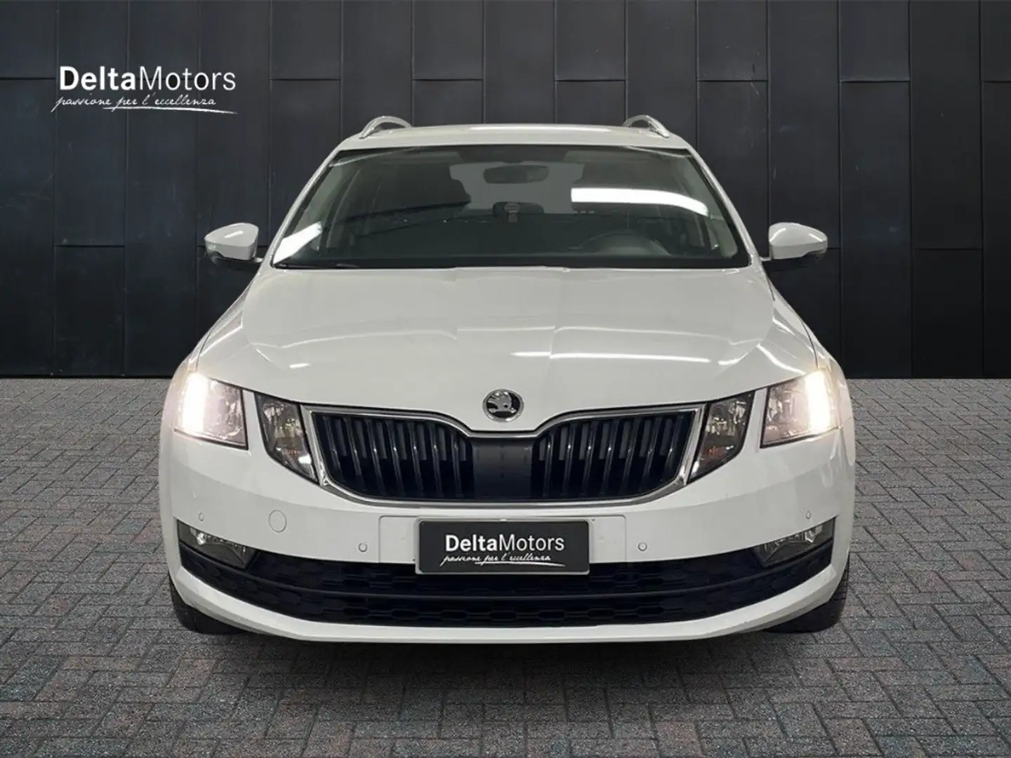 Skoda Octavia Wagon 1.5 G-TEC Executive Bianco - 2