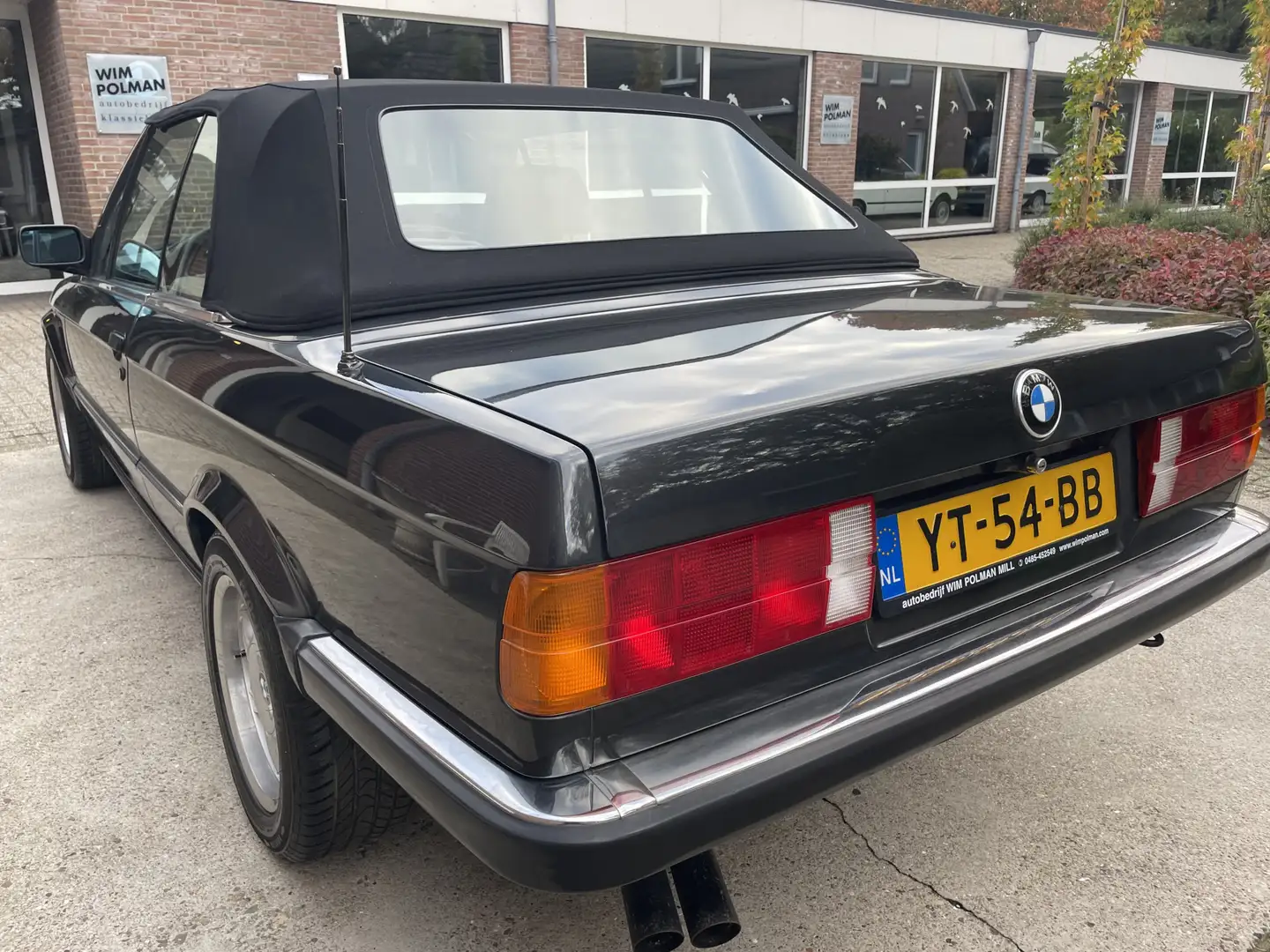 BMW 320 3-serie Cabrio 320i Zwart - 2