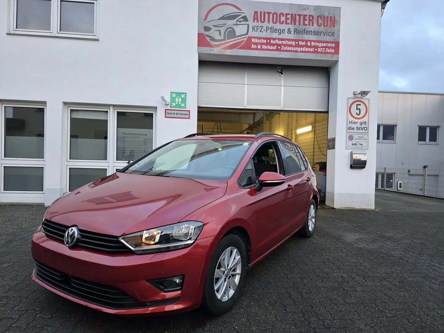Volkswagen Golf Sportsvan Trendline BMT/Start-Stopp Rosso - 1