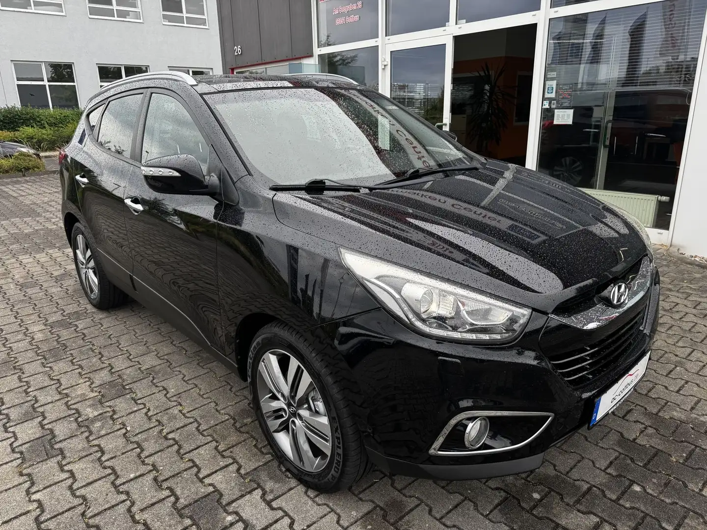 Hyundai iX35 2.0 CRDi 4wd Premium AT Navi Leder P-Dach Schwarz - 1