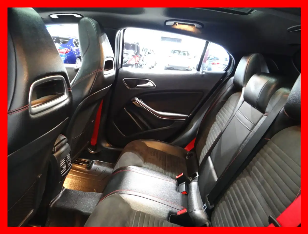 Mercedes-Benz GLA снимка Mercedes-Benz GLA