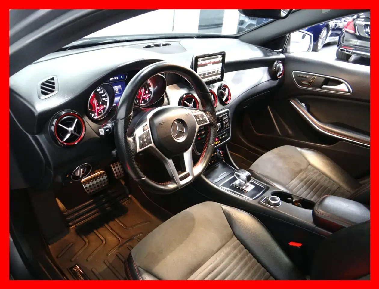 Mercedes-Benz GLA снимка Mercedes-Benz GLA