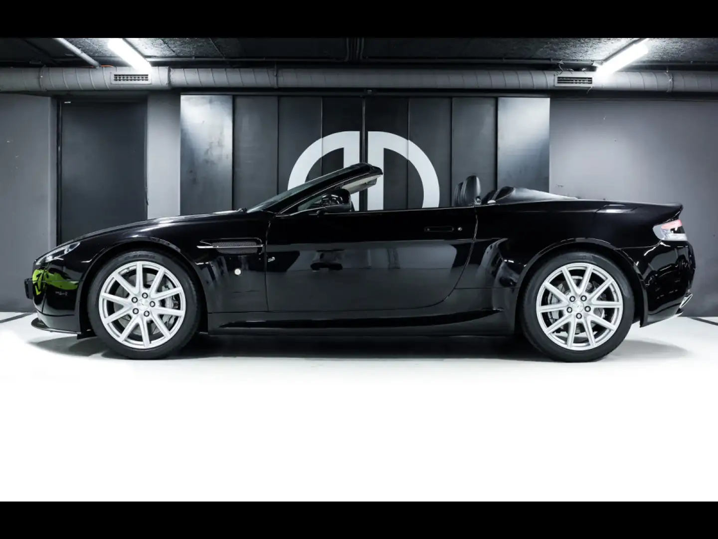 Aston Martin V8 Vantage ROADSTER 4.7 436°MANUAL°NAVI°PDC Schwarz - 2