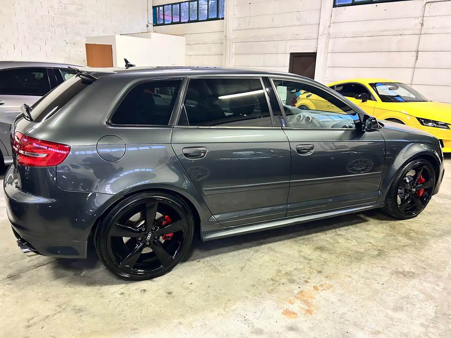 Audi RS3 Sportback 2.5 tfsi quattro s-tronic Gris - 2