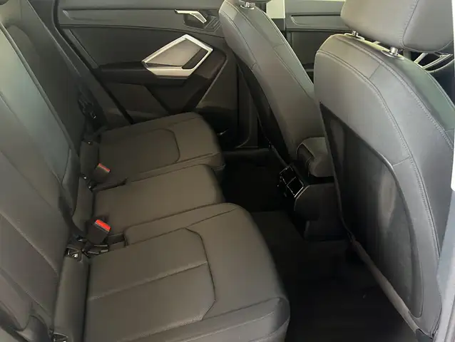 Audi Q3 view 14