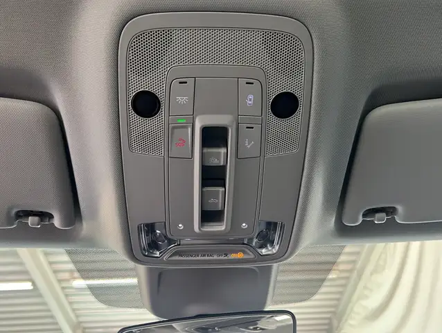 Audi Q3 view 9