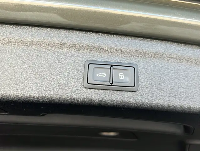 Audi Q3 view 13