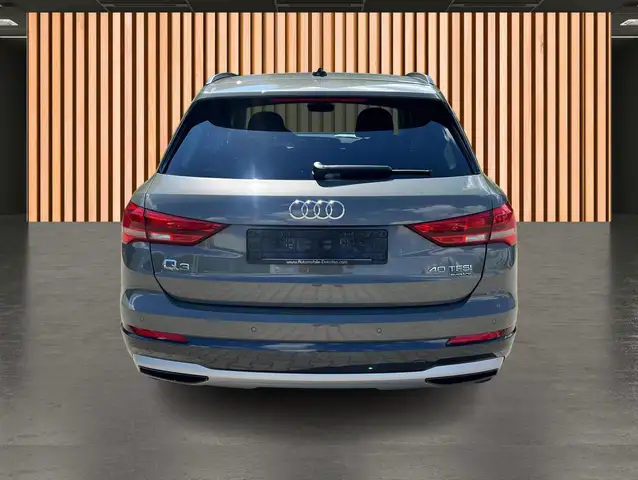 Audi Q3 view 19