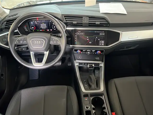 Audi Q3 view 11