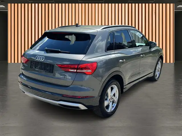 Audi Q3 view 18