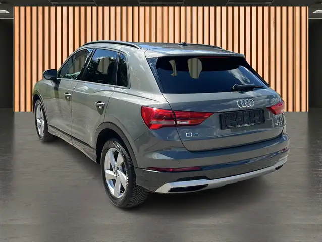 Audi Q3 view 20