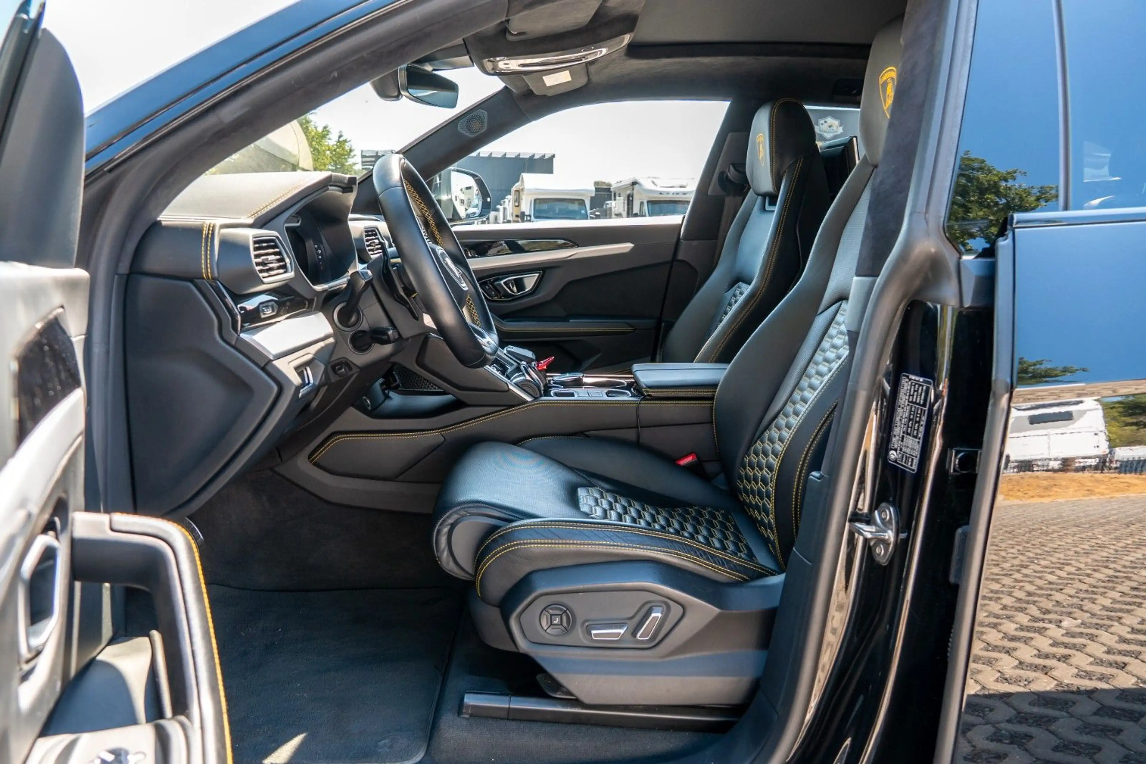 Lamborghini Urus 4.0 V8*Off-Road-Paket*Akrapovic*360°*NightV — photo 12