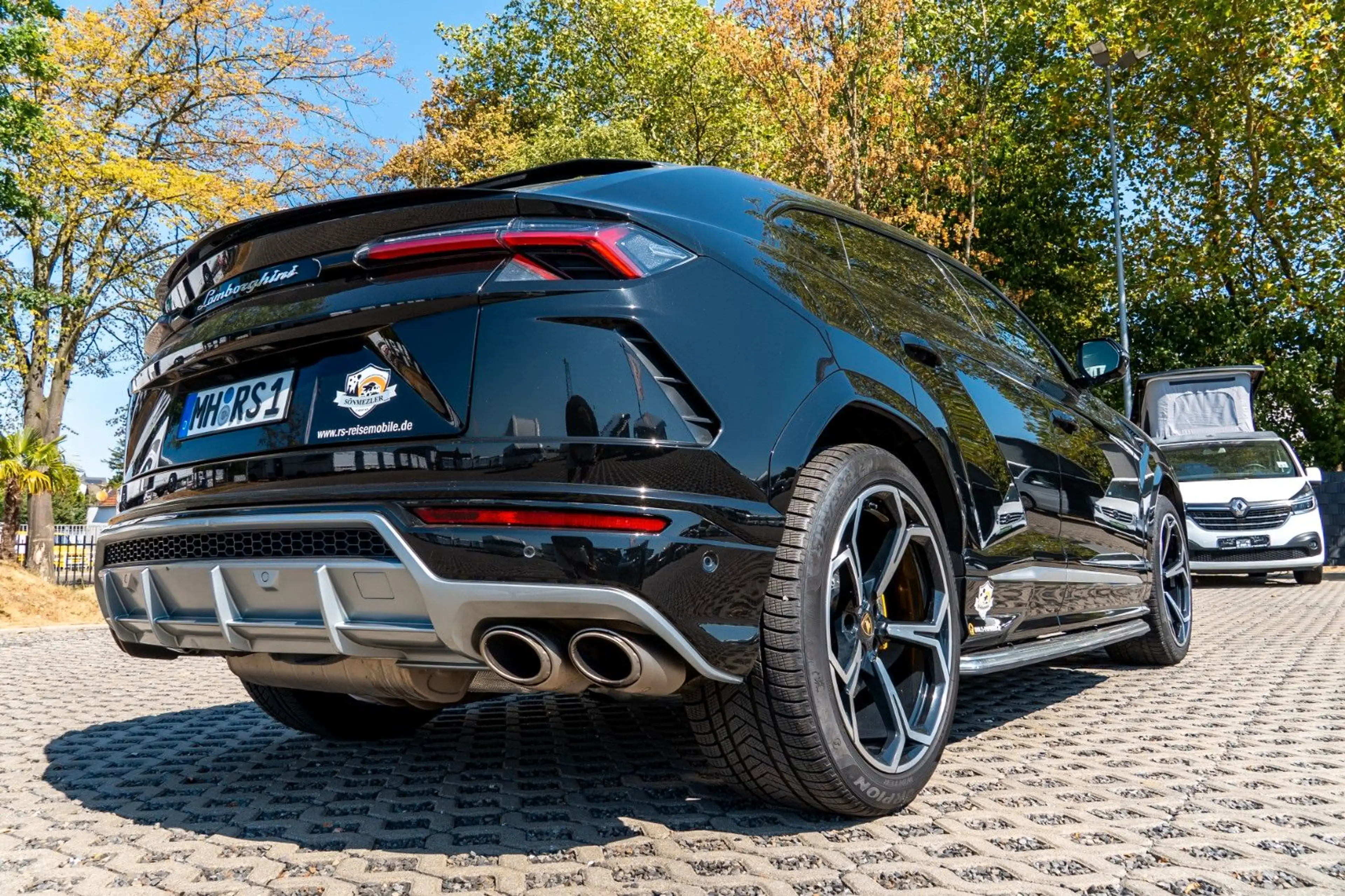 Lamborghini Urus 4.0 V8*Off-Road-Paket*Akrapovic*360°*NightV — photo 3