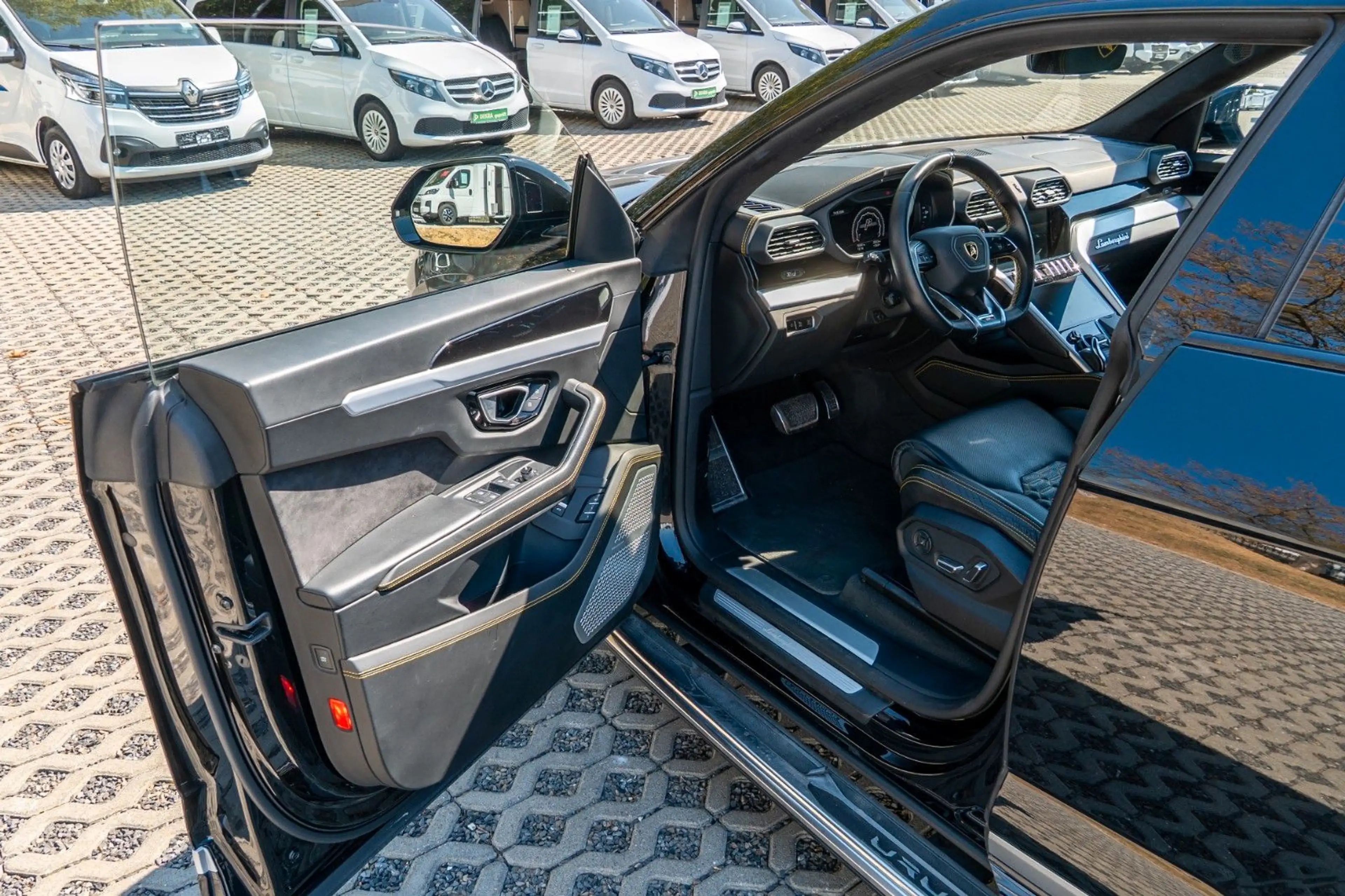 Lamborghini Urus 4.0 V8*Off-Road-Paket*Akrapovic*360°*NightV — photo 10