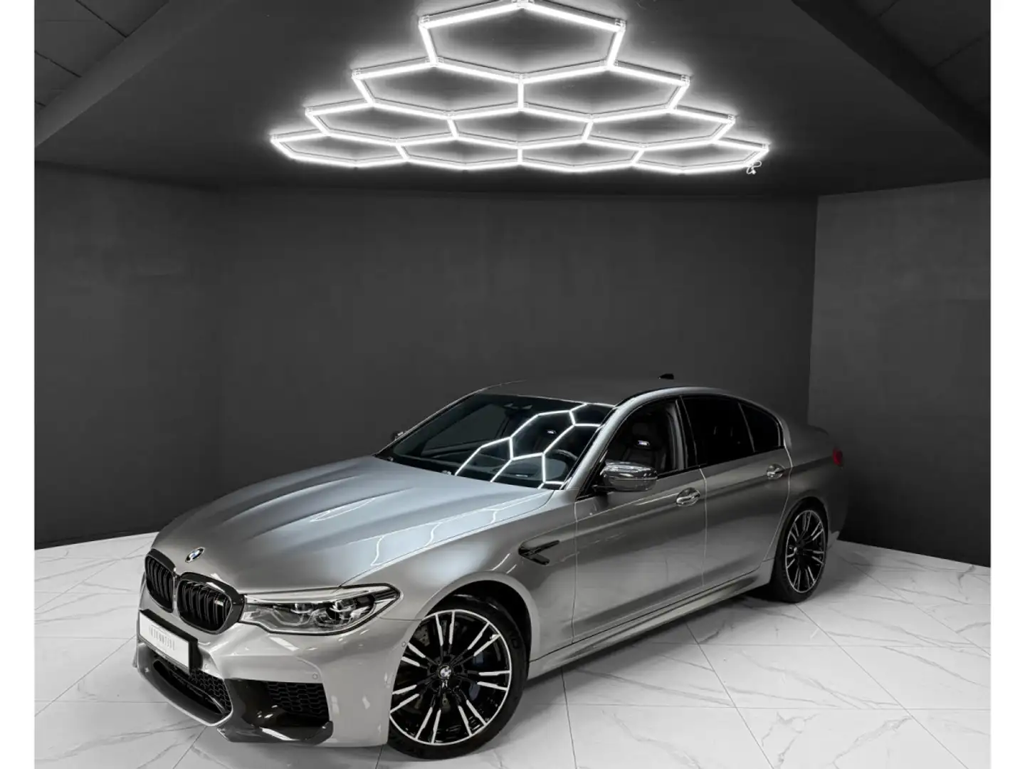 BMW M5 M-Performance xDrive / 360° / HarmanK / Carbon Gris - 1