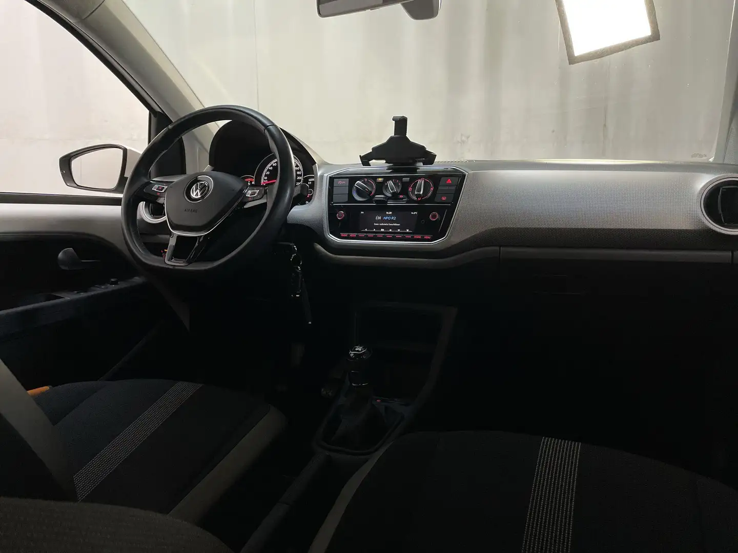 Volkswagen up! 1.0 BMT High Up! Camera Cruise Control Airco Wit - 2
