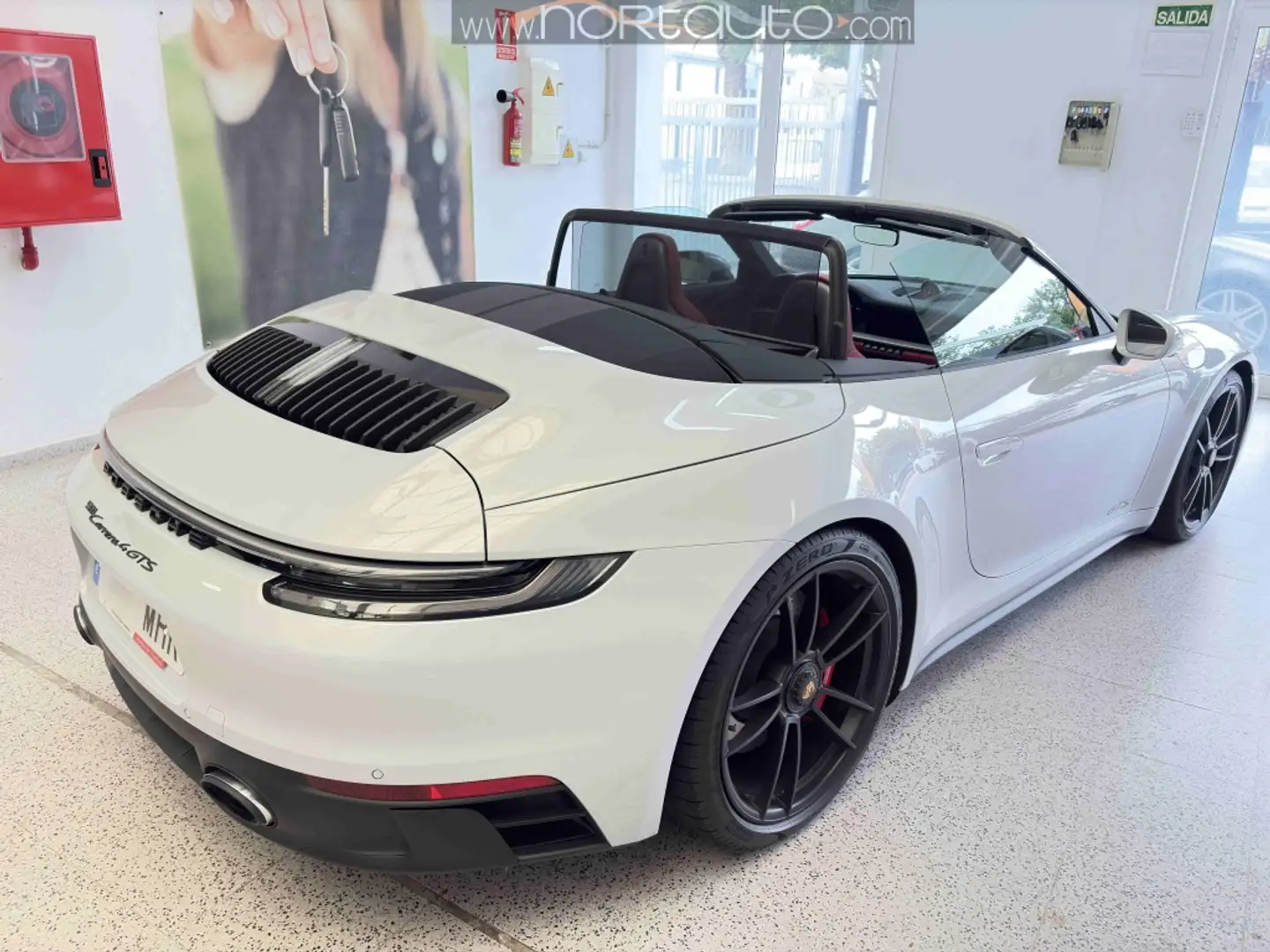 Porsche 992 Carrera 4 GTS Cabriolet PDK Gris - 2