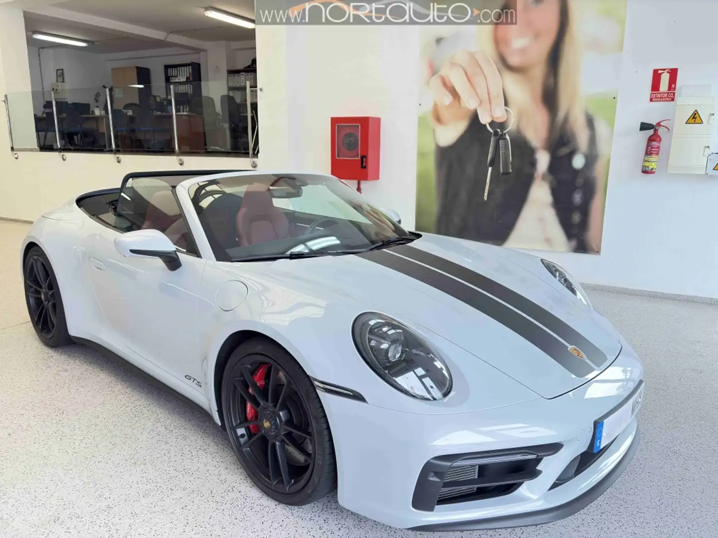 Porsche 992 Carrera 4 GTS Cabriolet PDK Gris - 1
