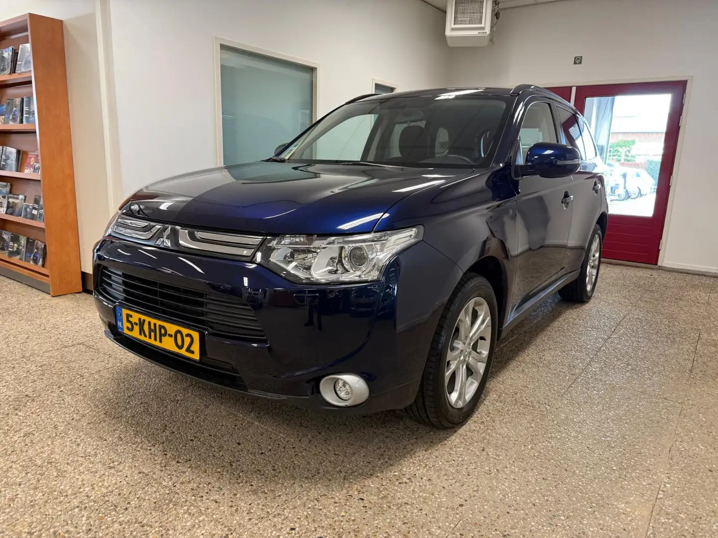 Mitsubishi Outlander 2.0 Intense+ 7-Persoons | Trekhaak | Navi Blauw - 1