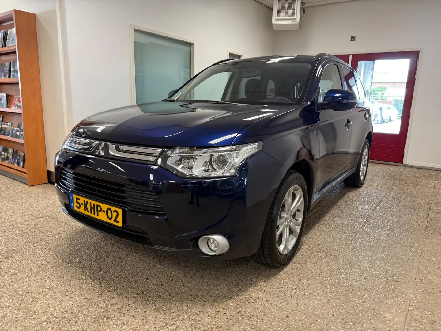 Mitsubishi Outlander 2.0 Intense+ 7-Persoons | Trekhaak | Navi Blauw - 2