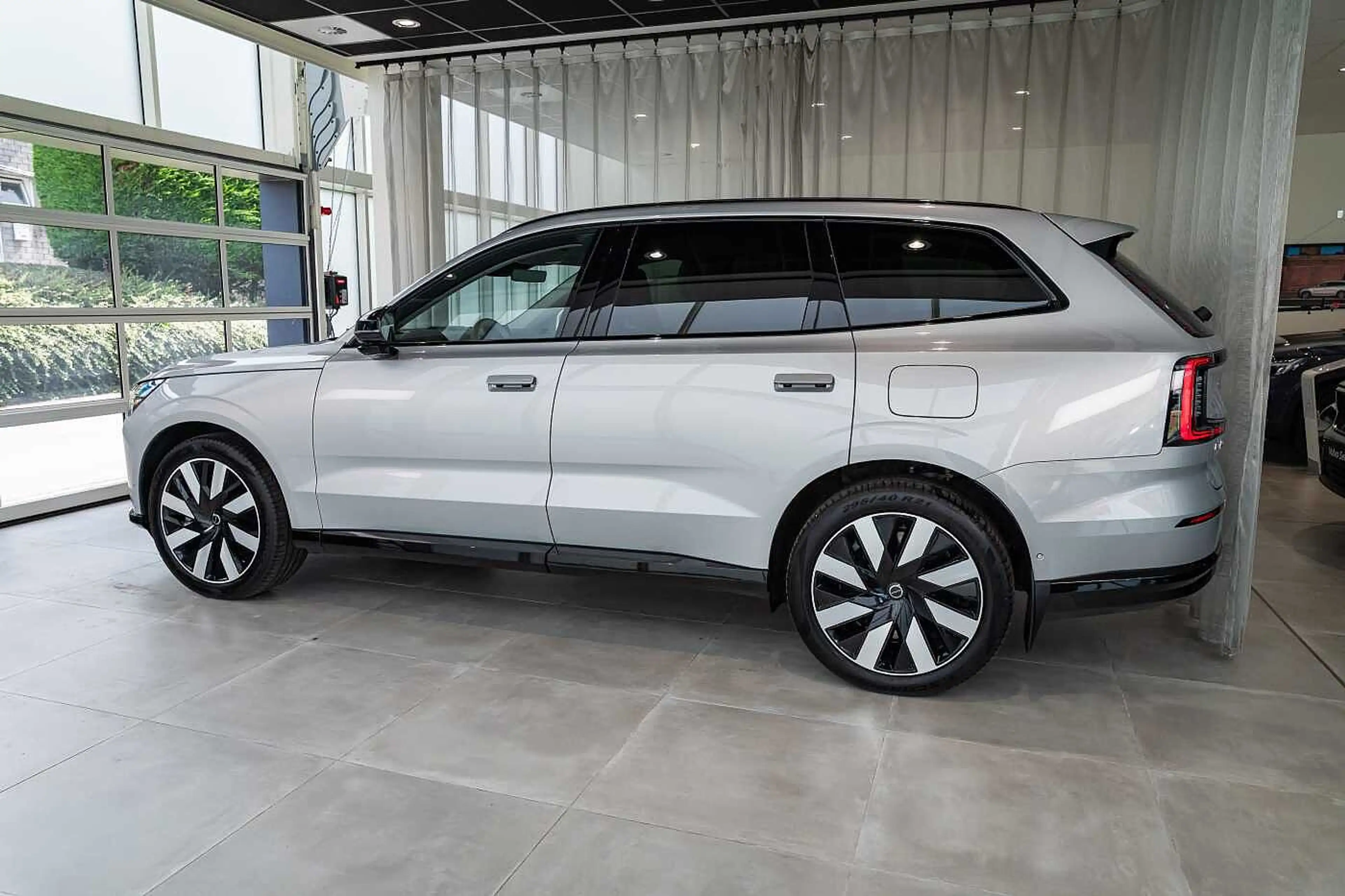 Volvo EX90 Plus Twin Motor 7 Places — photo 3