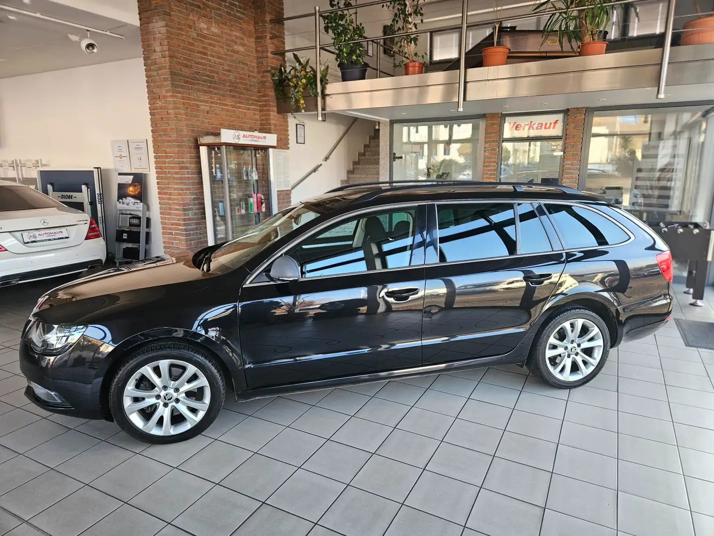 Skoda Superb 2.0 TDI Aut. Exclusive *Amundsen, Memory,Bi-Xenon* Schwarz - 2