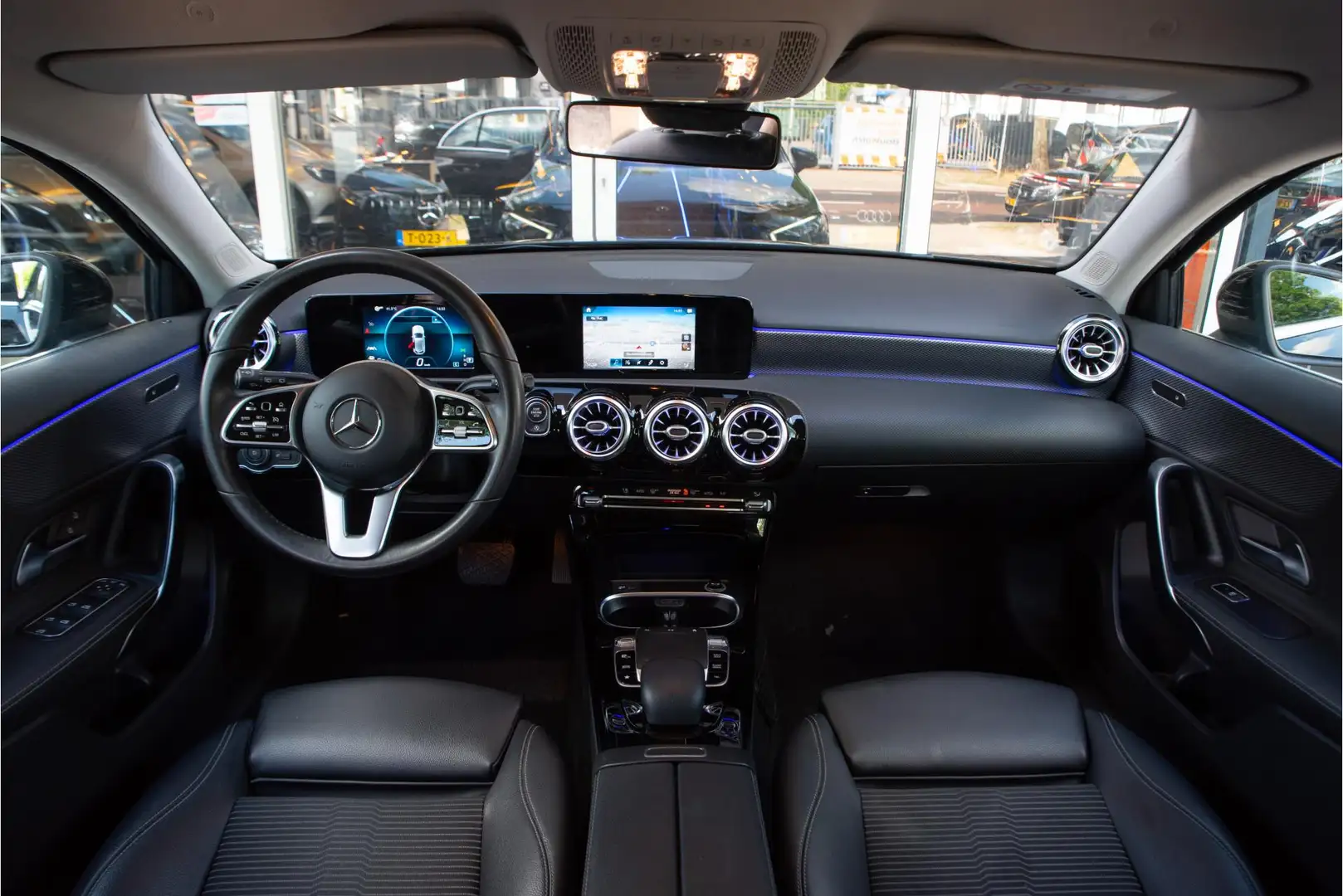 Mercedes-Benz A 180 Business Solution AMG Ambient Cruise Navigatie Cam Schwarz - 2