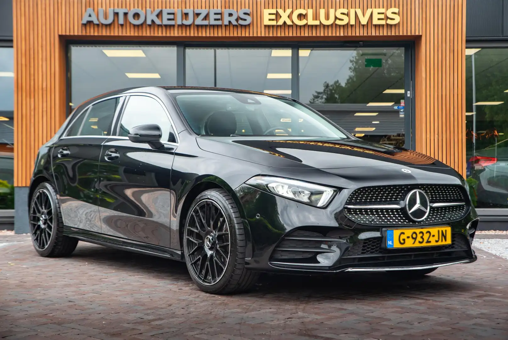 Mercedes-Benz A 180 Business Solution AMG Ambient Cruise Navigatie Cam Schwarz - 1
