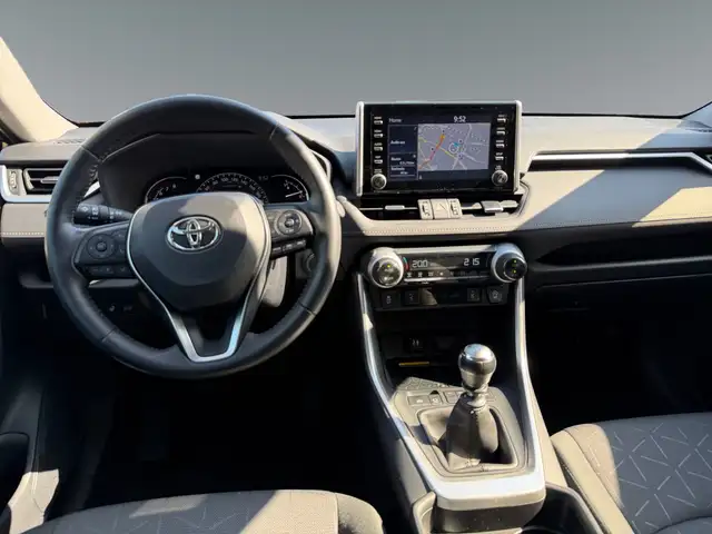 Toyota RAV4 view 11