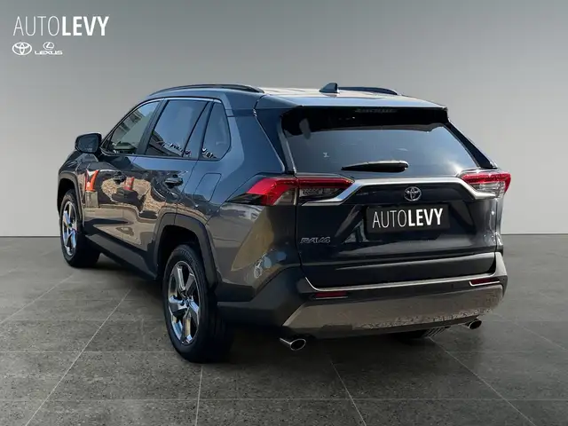 Toyota RAV4 view 4