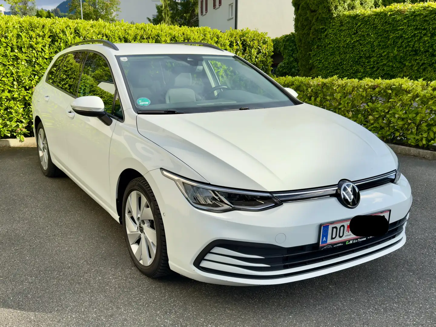 Volkswagen Golf Variant VW Golf 8 Variant 1.5 TSI Life OPF, 131 PS, 6‑Gang, 06/2021 – sehr gepflegt Weiß - 1