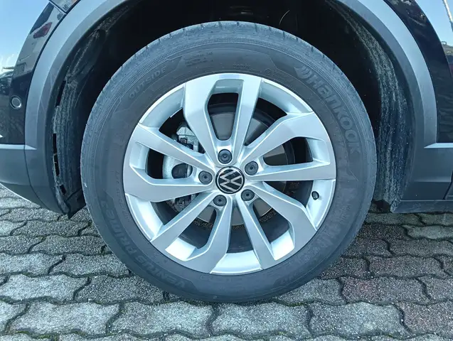 Volkswagen T-Roc view 21