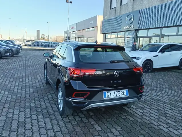 Volkswagen T-Roc view 5