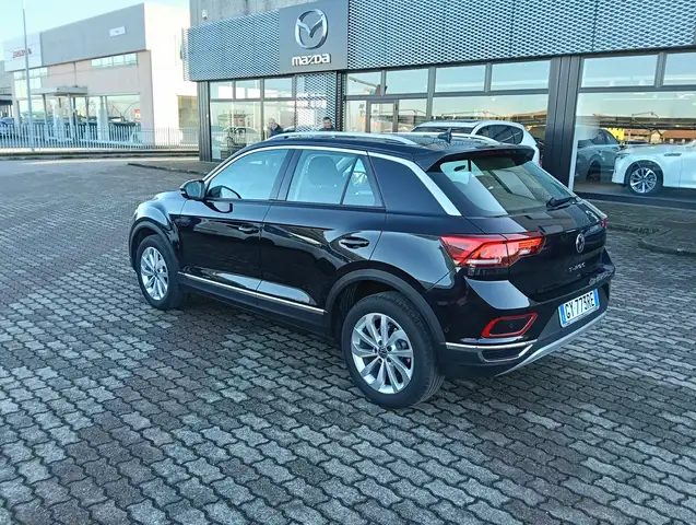 Volkswagen T-Roc view 4