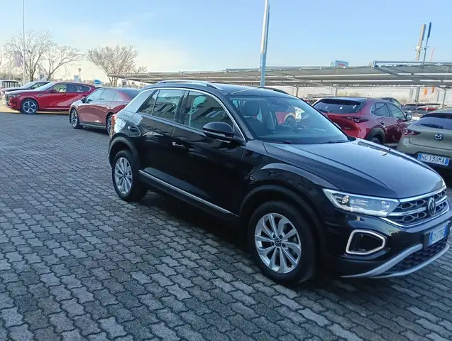 Volkswagen T-Roc view 11