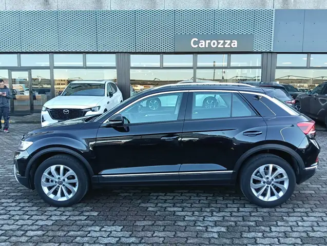 Volkswagen T-Roc view 3