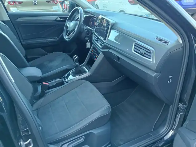 Volkswagen T-Roc view 13