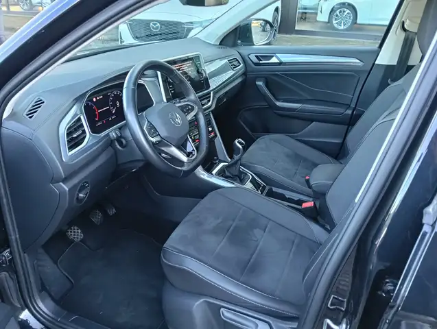Volkswagen T-Roc view 14