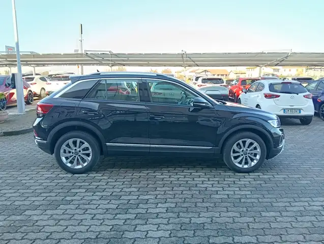 Volkswagen T-Roc view 9