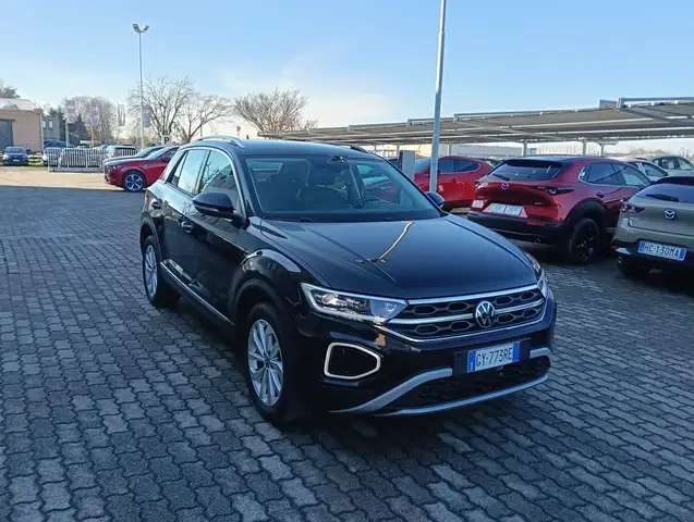 Volkswagen T-Roc view 10
