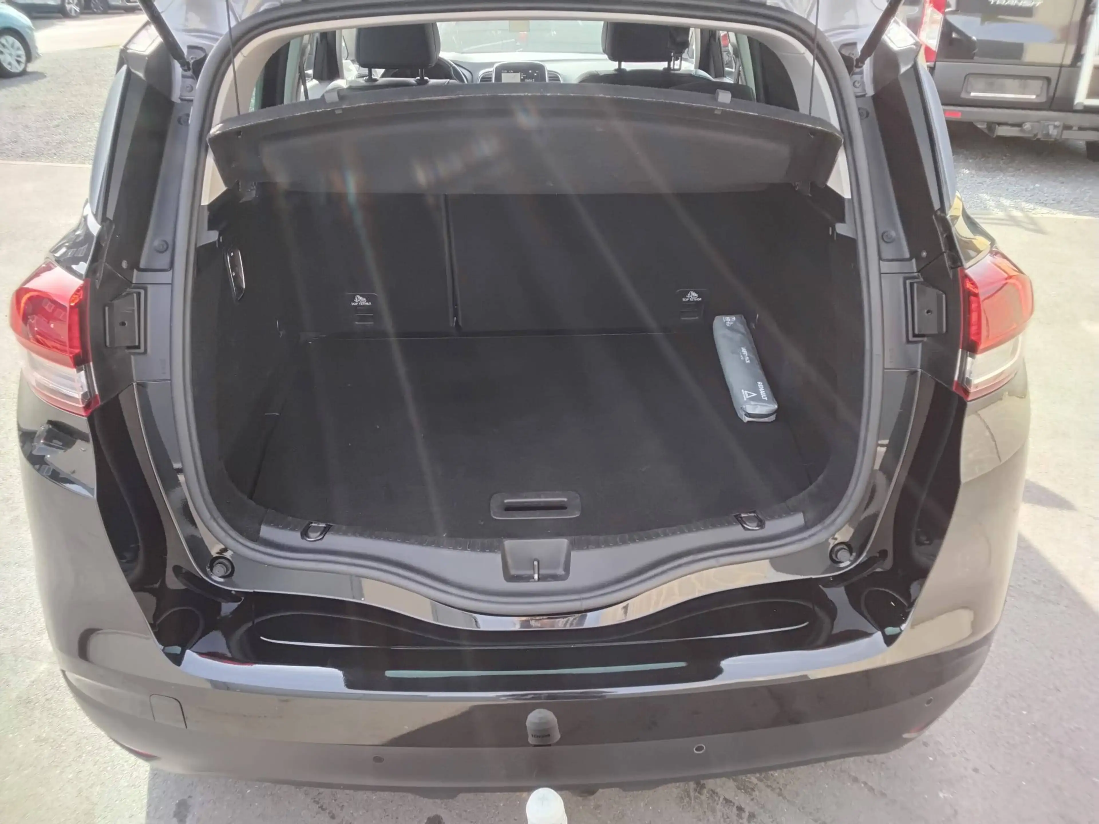 Renault Scenic 1.33 TCe Intens AUTOM CAM TREKHAAK NAVI BLUET CRUISE — photo 11