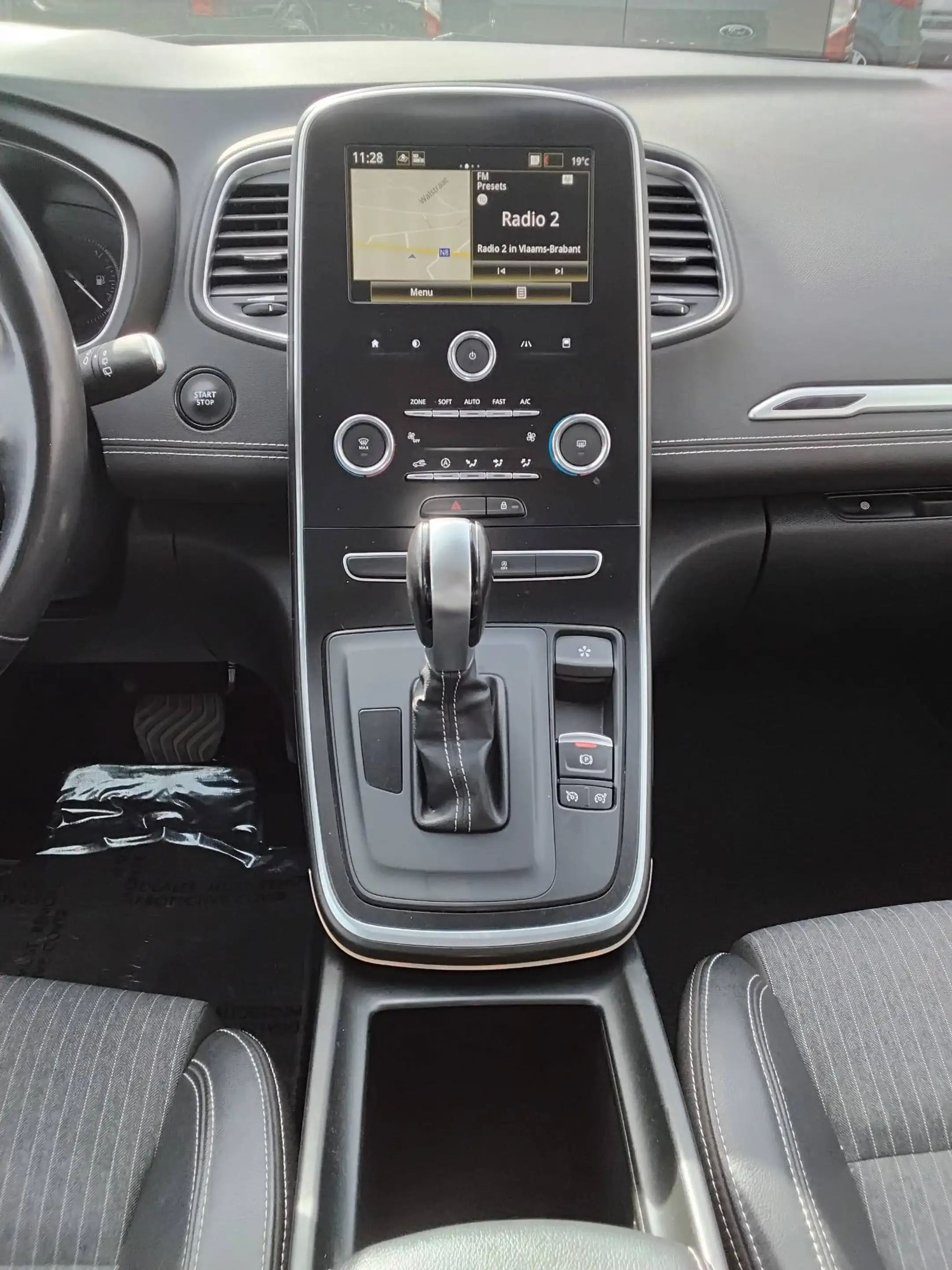 Renault Scenic 1.33 TCe Intens AUTOM CAM TREKHAAK NAVI BLUET CRUISE — photo 15