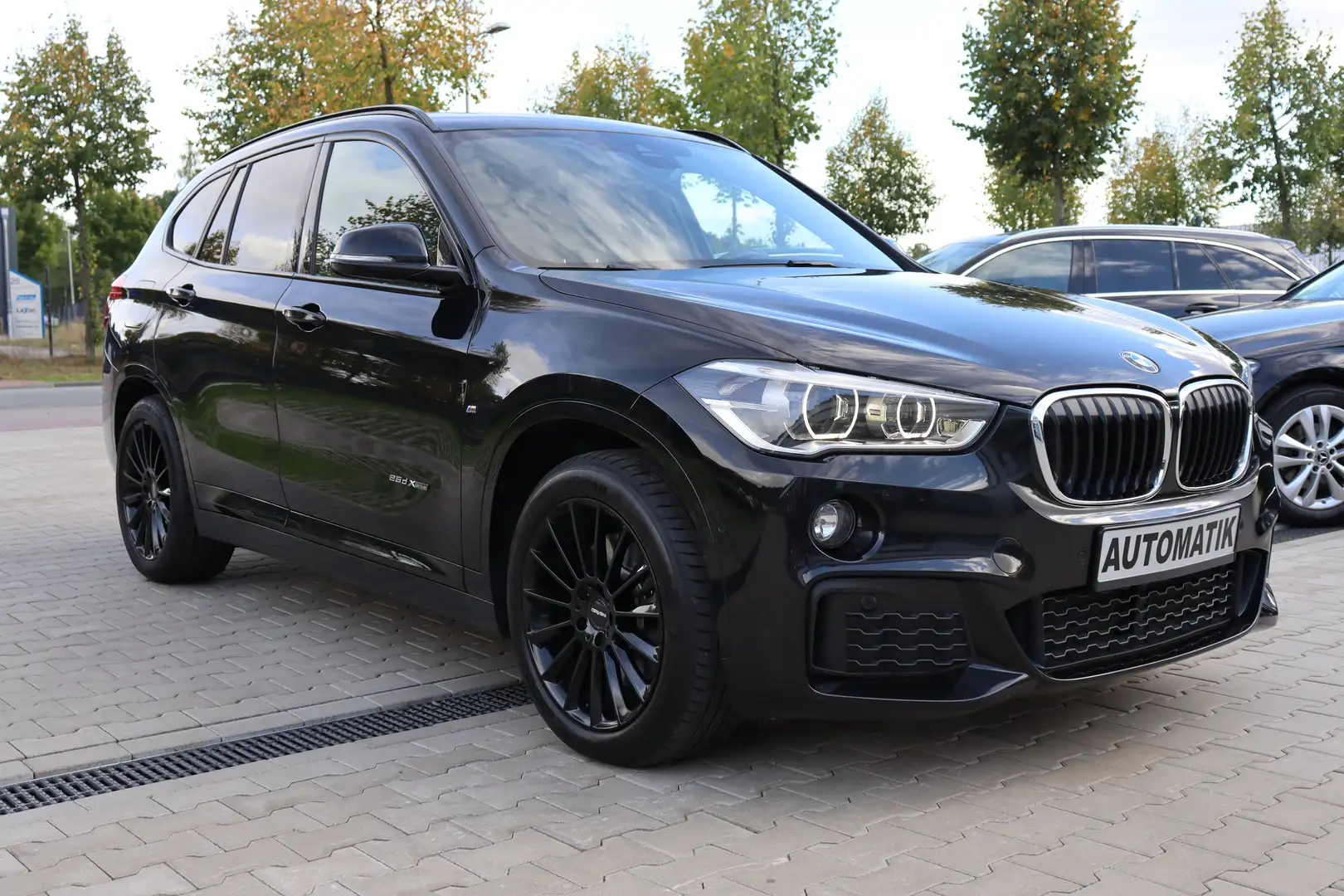 BMW X1 xDrive 25 d *M-Sport*3-Hand*Aut*Mem*AHK*Pano* Noir - 2