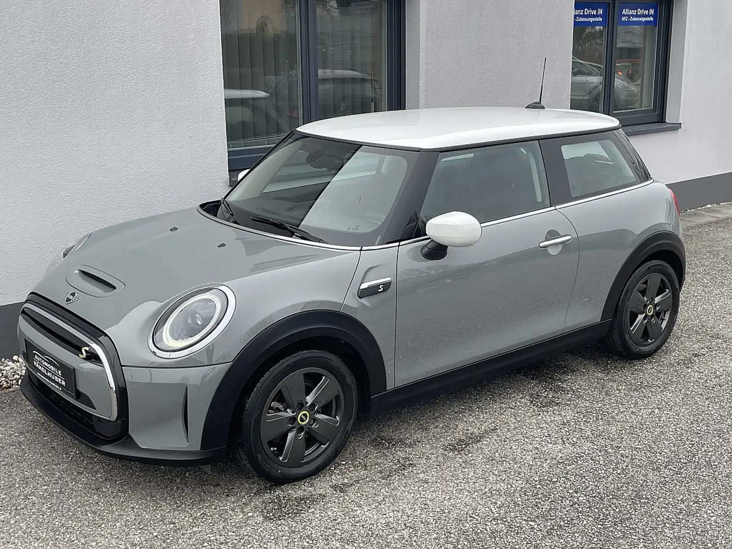 MINI Cooper S MINI Cooper SE 32,6kWh Aut. SPORT/NAVI/RTTI/LED... Gris - 2