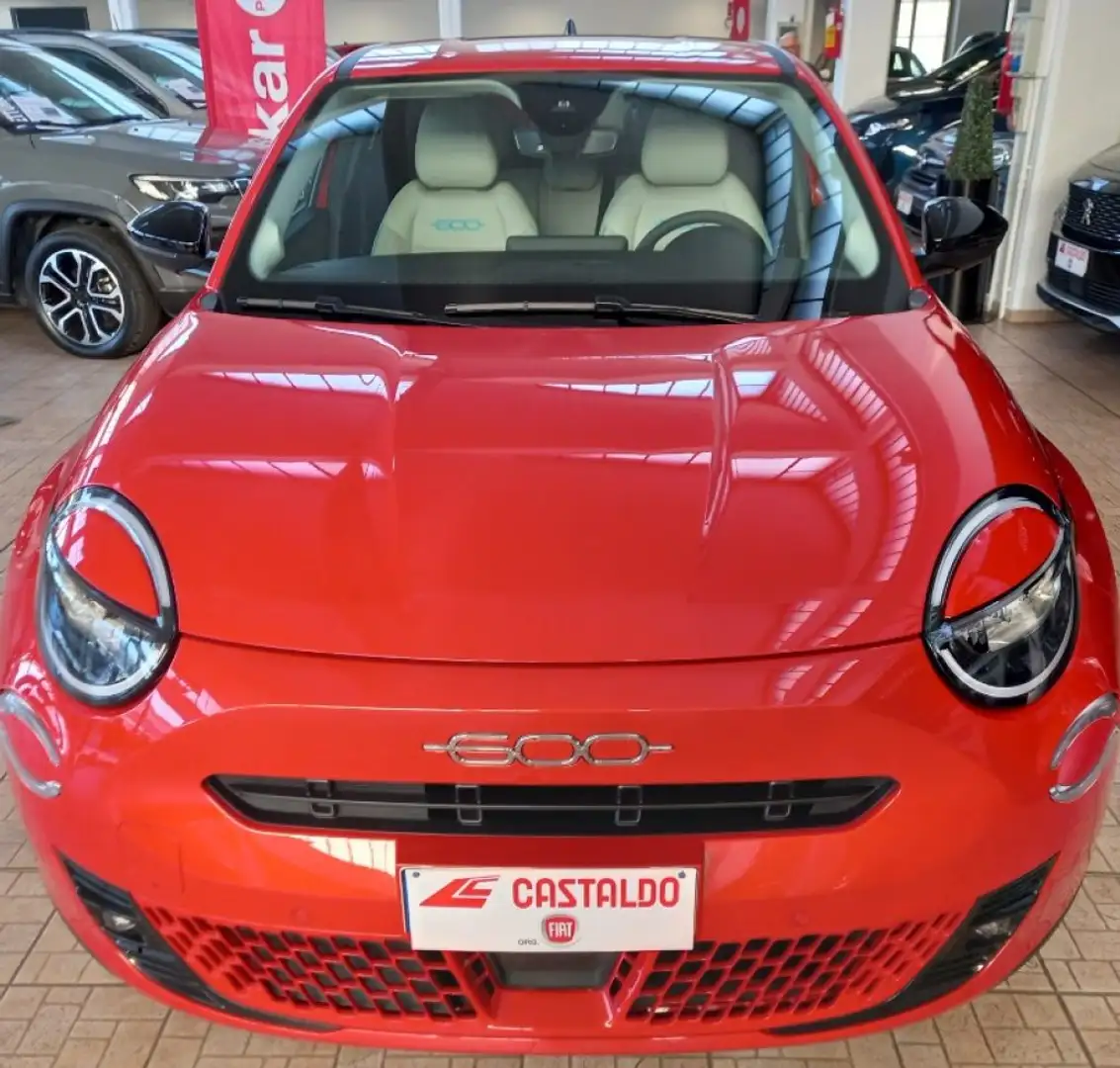 Fiat 600e La Prima Červená - 1
