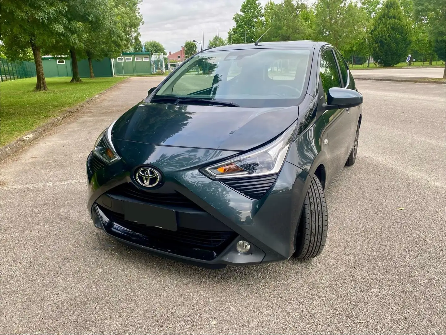 Toyota Aygo Aygo 5p 1.0 x-play 72cv Grigio - 2
