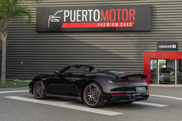 Porsche 911 view 6