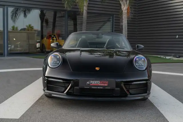 Porsche 992 view 3