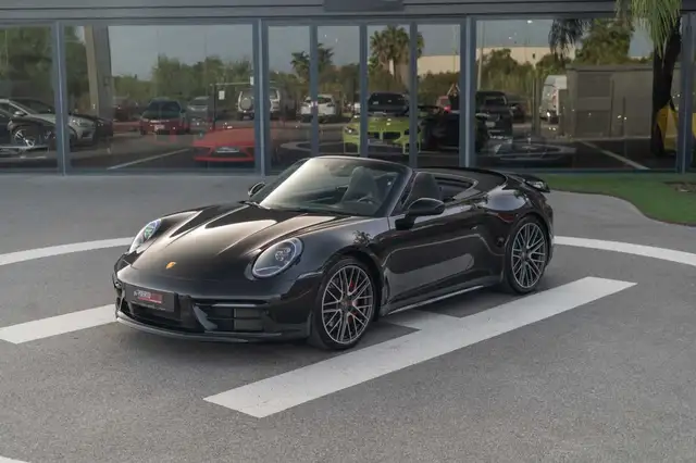 Porsche 911 view 4