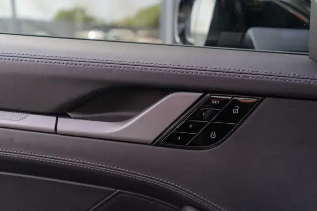 Porsche 911 view 13